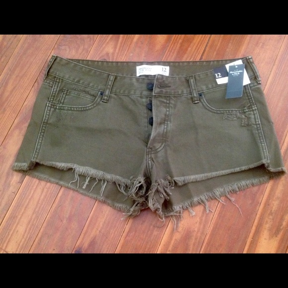 Abercrombie & Fitch Pants - NWT Abercrombie & Fitch cut off denim short.