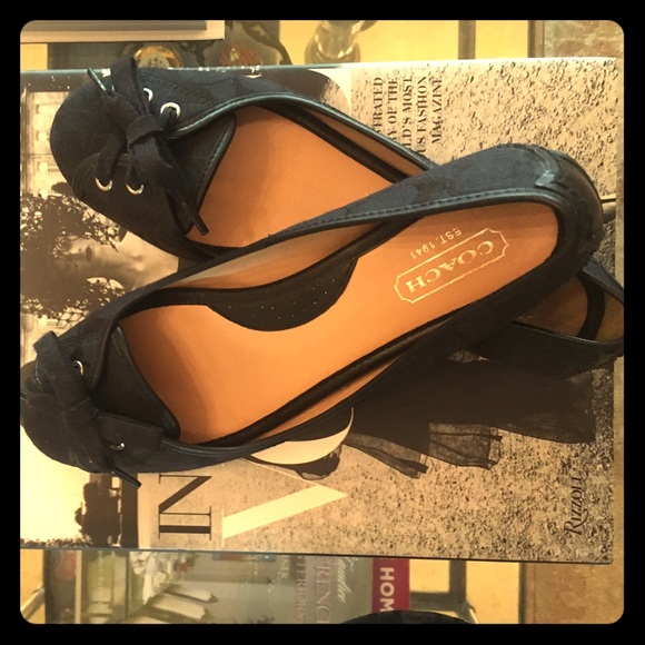 ✨COACH flats size 8✨
