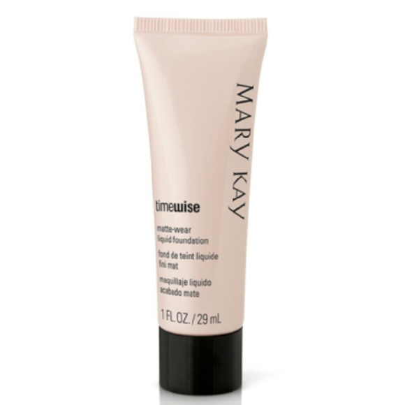 (Ivory 3) Timewise Matte-Wear Liquid Foundation - Picture 1 of 2