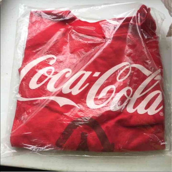 New Coca Cola tshirt - Picture 1 of 2