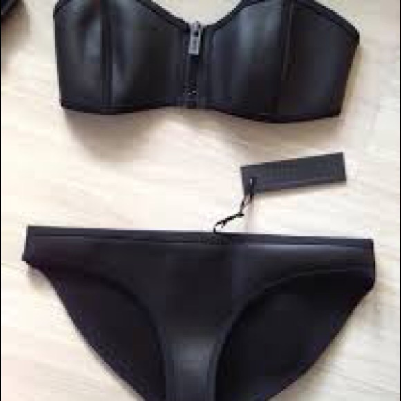 Black strapless triangl bikini