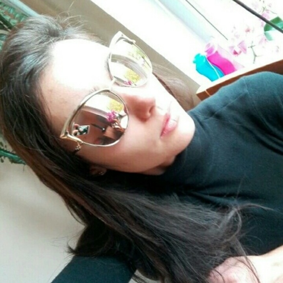 Cat Eye Rose Gold Sunglasses - Picture 2 of 3