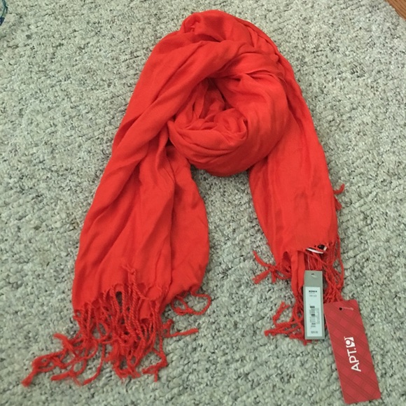 BRAND NEW SCARF!
