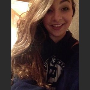 Meet your Posher, Kayla