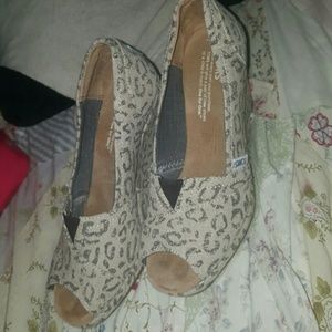 Toms leopard wedges