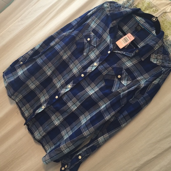 Torrid NWT size 1 lightweight plaid button up!💙