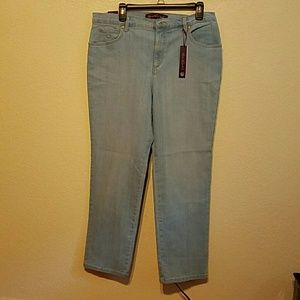 NWT Gloria Vanderbilt Amanda jeans size 14 short