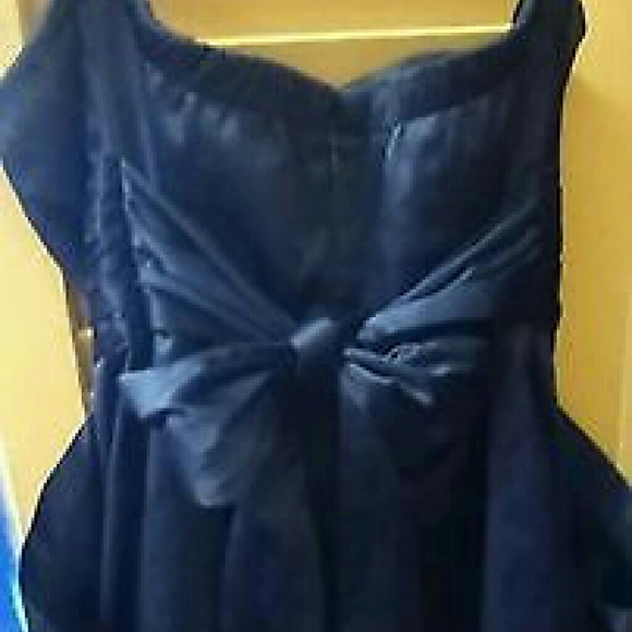Formal dress - Picture 2 of 4