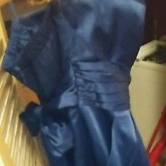 Formal dress - Picture 3 of 4