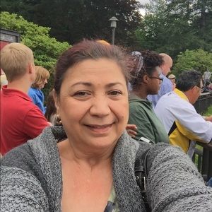 Meet your Posher, Elizabeth