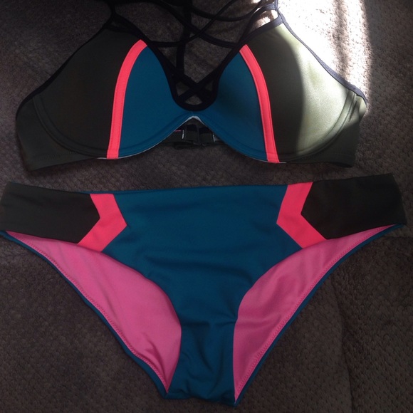 NWOT VICTORIA SECRET PINK BIKINI
