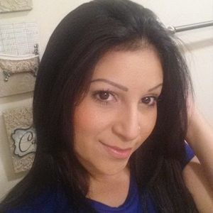 Meet your Posher, Mona