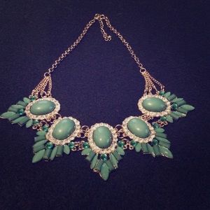 🆕 Green jeweled necklace- brand new