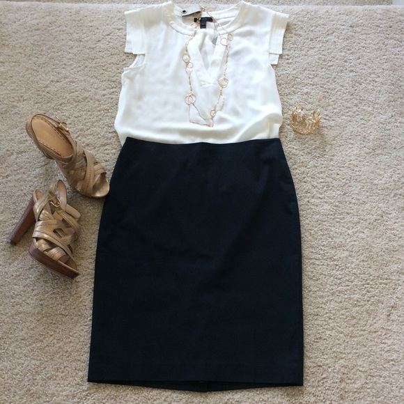 Ann Taylor Dresses & Skirts - Ann Taylor basic black pencil skirt