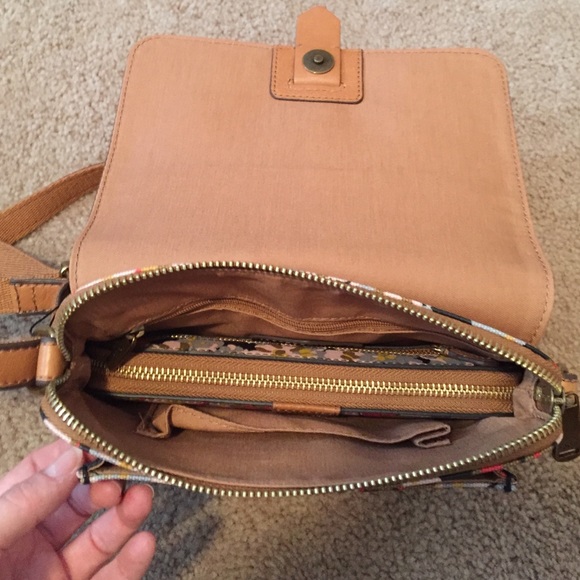 Sold in bundle NWT Fossil Floral Kinley Crossbody - Picture 4 of 4