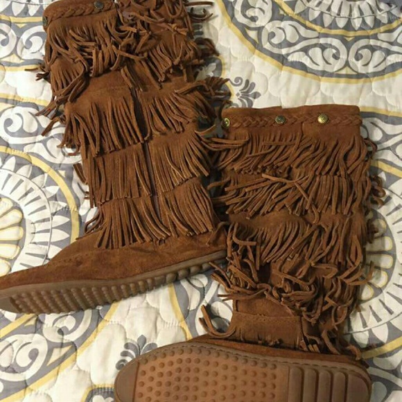 Minnetonka fringe boots