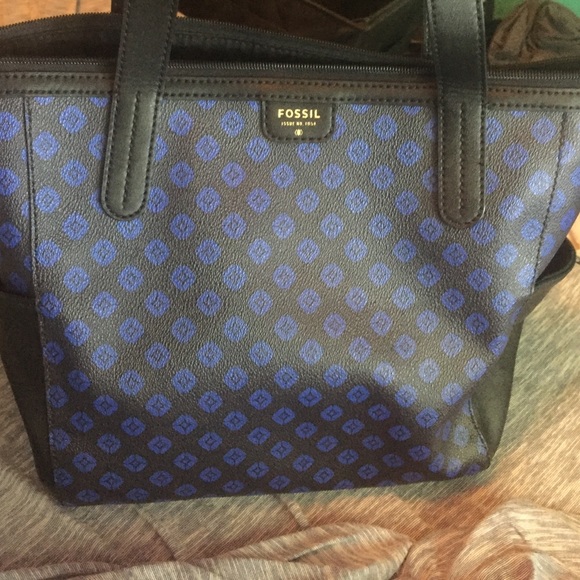 Black and navy fossil tote bag