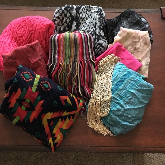 Accessories - Lot of 10: Scarves