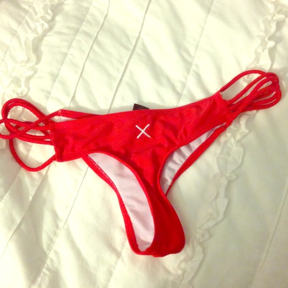 ❤️BOUTINELA  BRAND NEW❤️