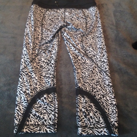Lululemon Compression Capri Pants - image 3