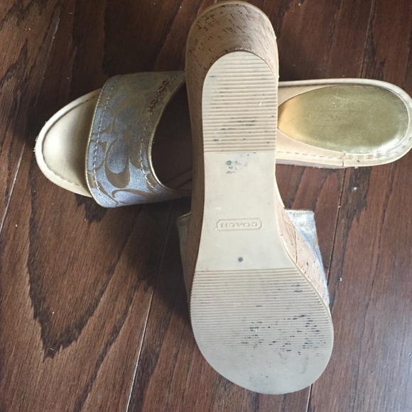 Coach gold slippers size 9 and half - Picture 3 of 3