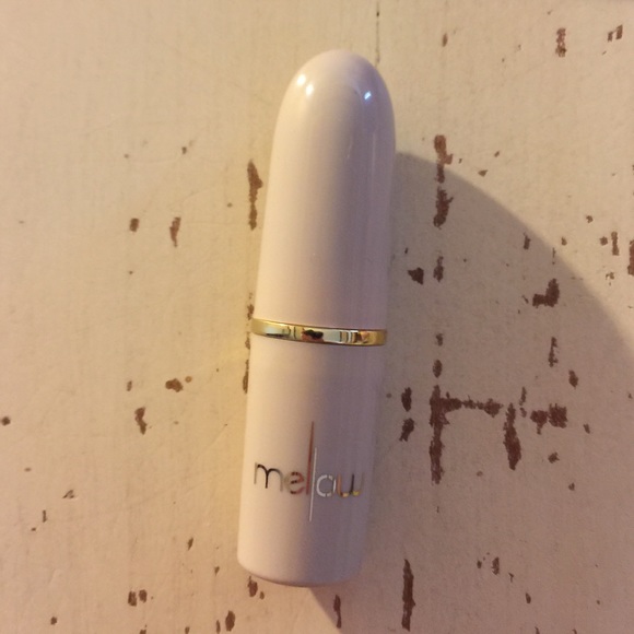 Mellow Lipstick - Picture 2 of 4