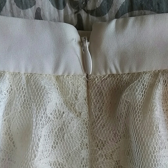 Tool and lace skirt - Picture 3 of 4