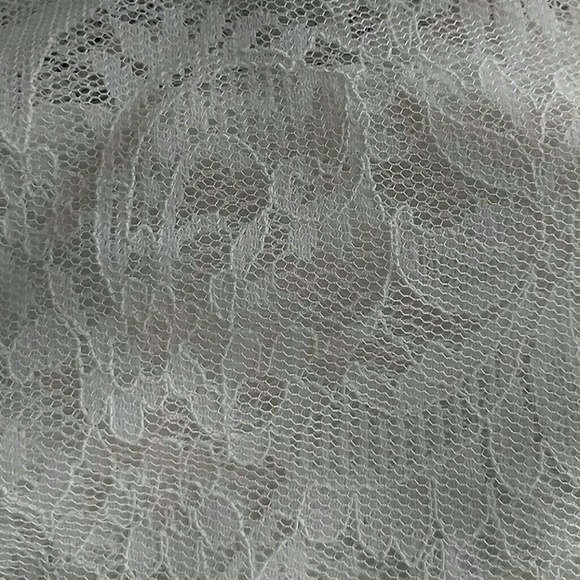 Tool and lace skirt - Picture 4 of 4