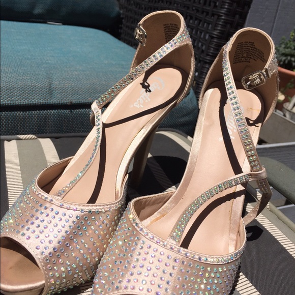 Beautiful Candie's Heels! - Picture 2 of 3