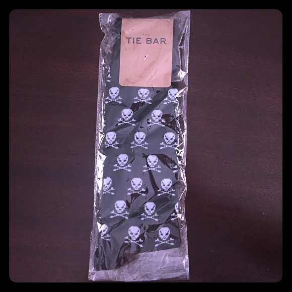 Black and white skull and bone men's socks