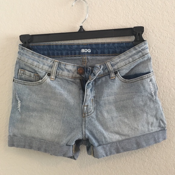 BDG mid rise ALEXA jean shorts!