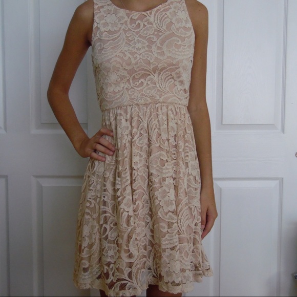 Soprano Dresses & Skirts - Classy Vintage Lace Dress