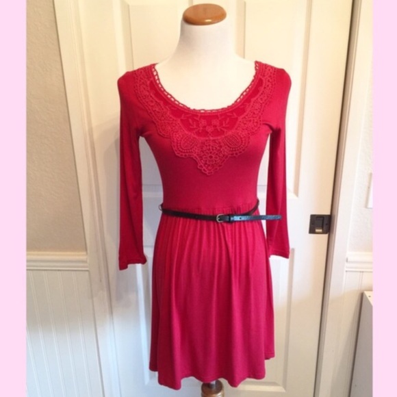 REMOVING TONIGHT! Adorable Long Sleeved Red Dress - Picture 5 of 5