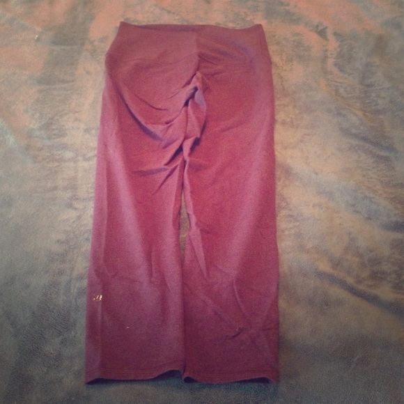 Lululemon compression quarter length pants
