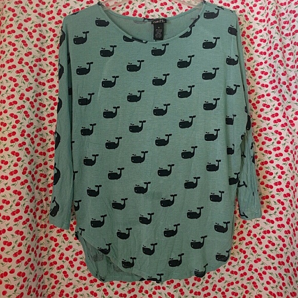 Tops - Loose Whale Top