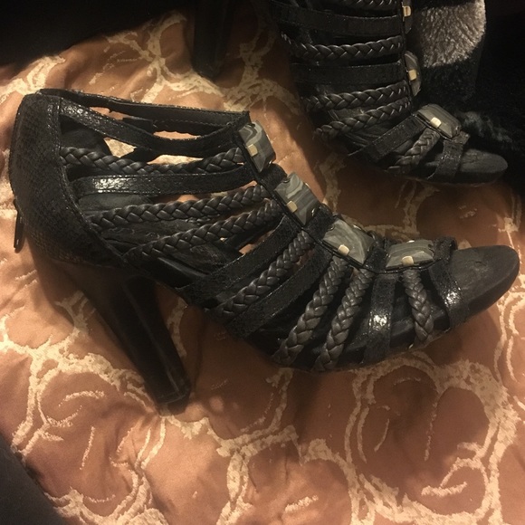 Heels - Picture 2 of 3