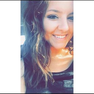 Meet your Posher, Caitlin