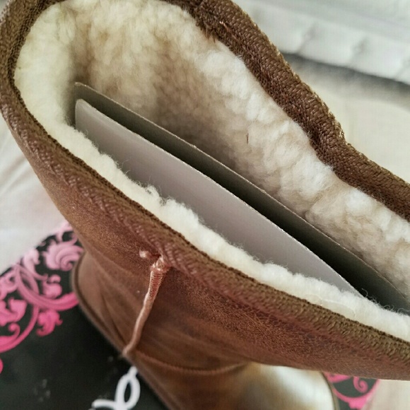 Qupid Oakley Distressed Cognac Shearling Lined Boots - Picture 3 of 4