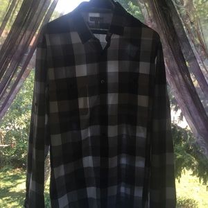 This is an XL express shirt(barely worn).