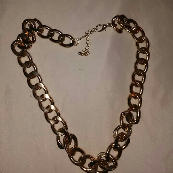 Bulky Chain Necklace - Picture 2 of 3