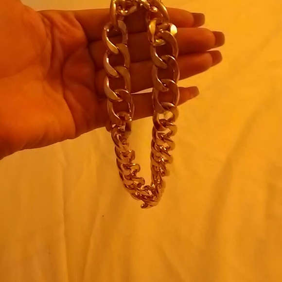 Bulky Chain Necklace - Picture 3 of 3