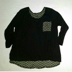 NWOT Large Black & Gray Chevron Pocket Top