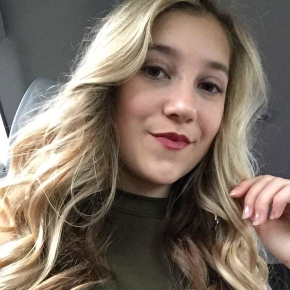 Meet your Posher, Paige - Picture 1 of 1