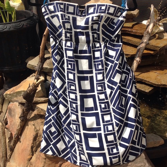 Alice & Trixie Dresses & Skirts - NWT Alice & Trixie strapless dress M