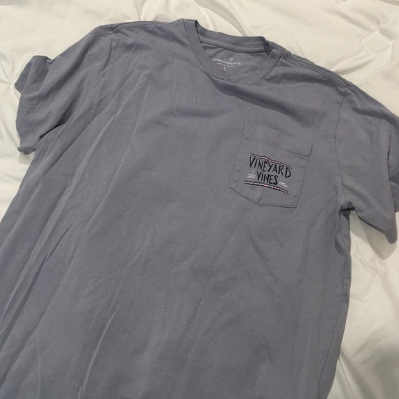 Vineyard vines boys size large t shirt