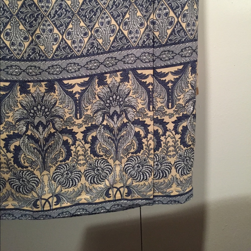 Wrap skirt blue and cream print