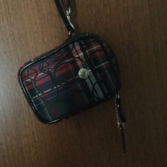 1 Coach Wristlet