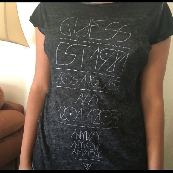 Guess Tshirt