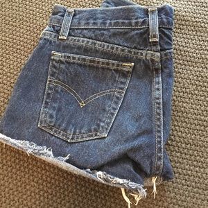 Levi cut off shorts