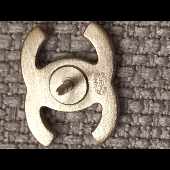 Chanel black pin, 2008 cruise - Picture 2 of 3